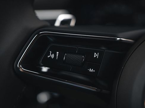 New 2025 Porsche Macan image 43