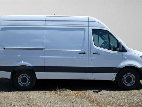 Used 2026 Mercedes-Benz Sprinter 2500 image 2