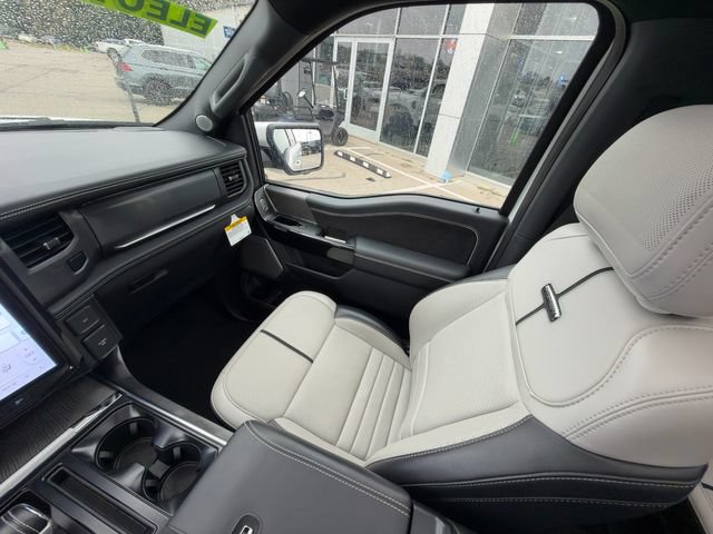 Used 2023 Ford F150 Lightning Platinum AWD/4WD image 28