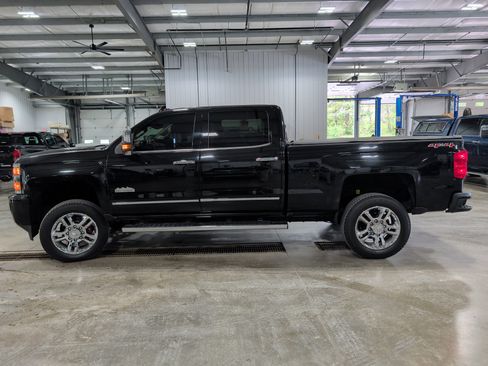 Used 2016 Chevrolet Silverado 2500 High Country w/ Duramax Plus Package AWD/4WD image 5