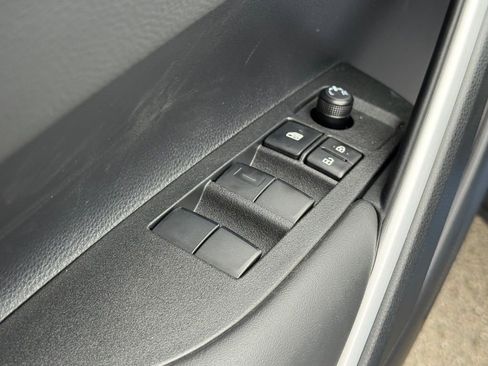 Used 2026 Toyota Corolla Cross XLE image 19