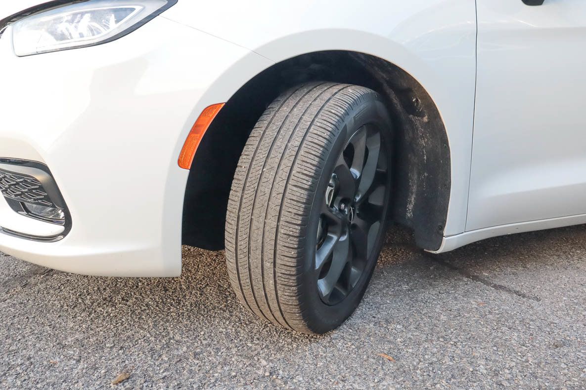 Used 2025 Chrysler Pacifica Limited FWD image 17