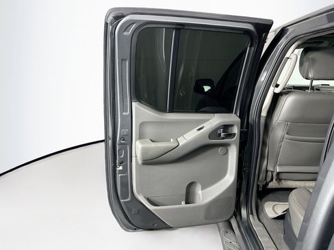 Used 2019 Nissan Frontier SL image 27