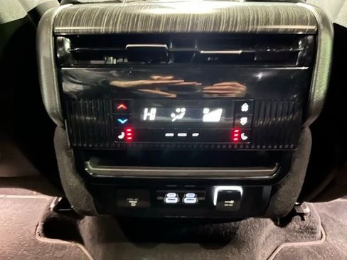 Used 2023 Jeep Wagoneer Series III w/ Convenience Group I image 22