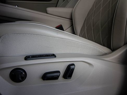 Used 2024 Volkswagen Atlas SEL Premium R-Line image 29