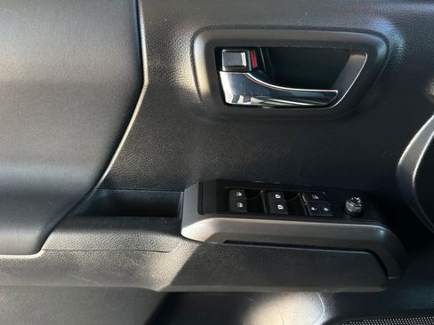 Used 2021 Toyota Tacoma TRD Sport w/ Technology Package RWD image 12