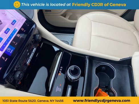 Used 2025 Jeep Grand Cherokee L Limited image 17