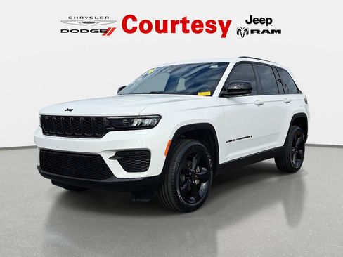 Used 2024 Jeep Grand Cherokee Altitude AWD/4WD image 9