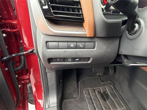 Used 2025 Nissan Rogue Platinum w/ Tech Package image 30