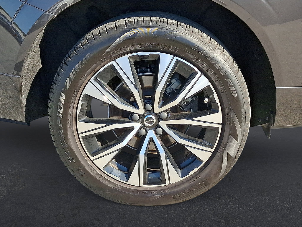 Certified 2024 Volvo XC60 B5 Plus w/ Protection Package Premier AWD/4WD image 33