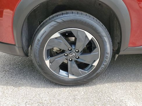 Certified 2025 Nissan Rogue SV AWD/4WD image 5