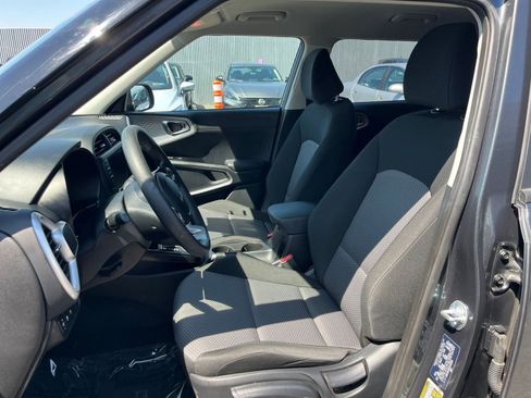 Used 2025 Kia Soul LX w/ LX Technology Package image 34