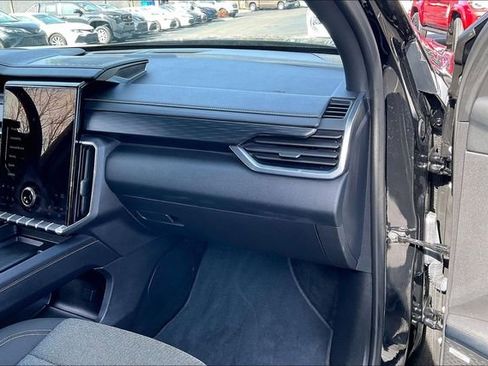 Used 2025 GMC Acadia Elevation image 16