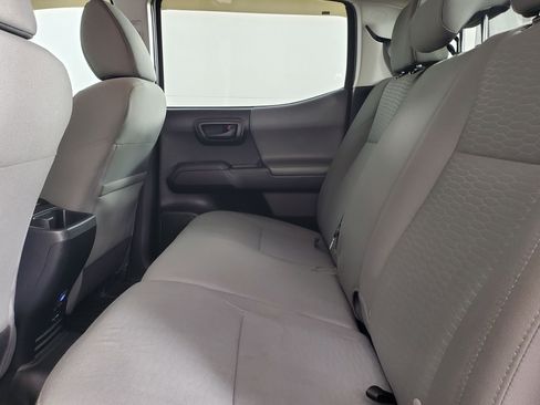 Used 2018 Toyota Tacoma SR image 11