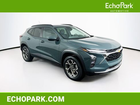 Used 2025 Chevrolet Trax LT image 1
