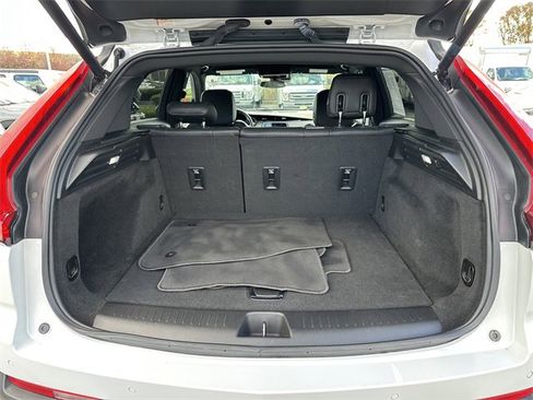 Used 2022 Cadillac XT4 Luxury w/ Cold Weather Package image 42