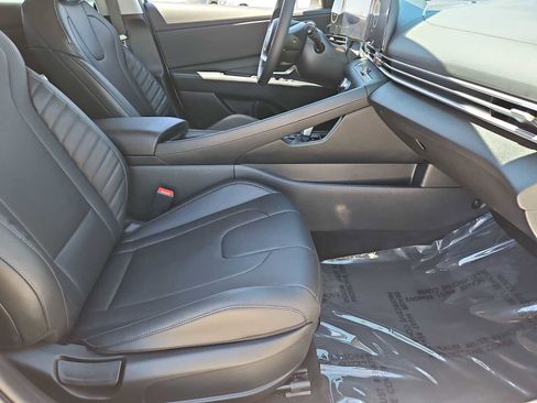 Used 2024 Hyundai Elantra Limited image 21