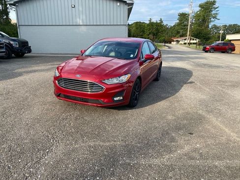 Used 2020 Ford Fusion SE w/ Equipment Group 151A FWD image 1