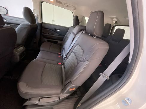 Used 2022 Nissan Pathfinder SV image 21