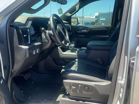 Used 2025 GMC Sierra 1500 AT4 w/ AT4 Premium Package AWD/4WD image 8