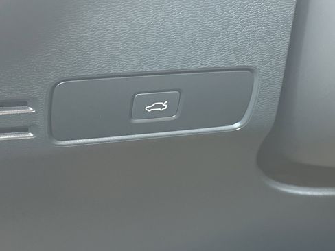 Certified 2023 Volvo XC40 Recharge Ultimate w/ Protection Package Premier image 32