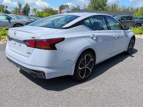 Used 2025 Nissan Altima 2.5 SR AWD/4WD image 3
