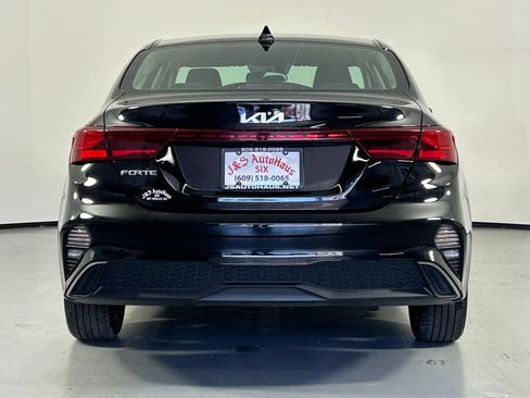 Used 2023 Kia Forte LXS w/ LXS Technology Package FWD image 6