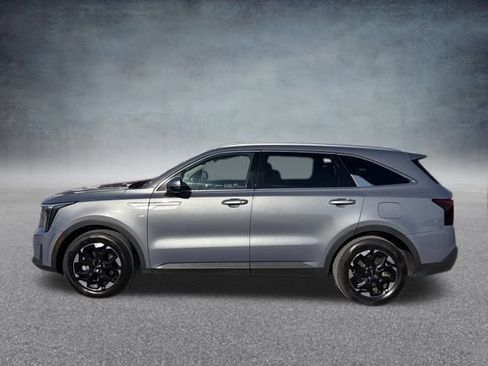 Used 2024 Kia Sorento S image 6