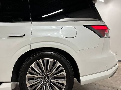 Used 2025 INFINITI QX80 Luxe image 9