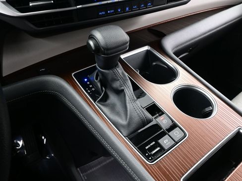 Used 2024 Toyota Sienna LE image 21