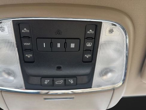Used 2020 Jeep Grand Cherokee Limited w/ Luxury Group II AWD/4WD image 38