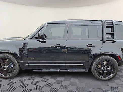 Certified 2025 Land Rover Defender 110 X-Dynamic SE image 5