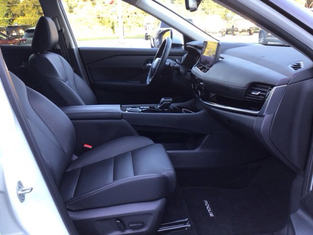 Used 2025 Nissan Rogue SL w/ Tech Package AWD/4WD image 17