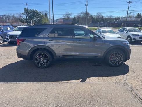 Used 2025 Ford Explorer ST-Line w/ ST-Line Street Pack AWD/4WD image 18