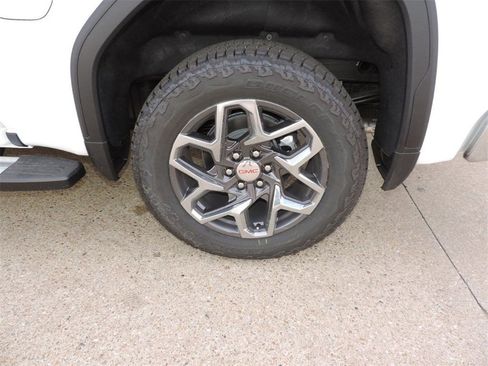 New 2026 GMC Sierra 1500 SLT image 10