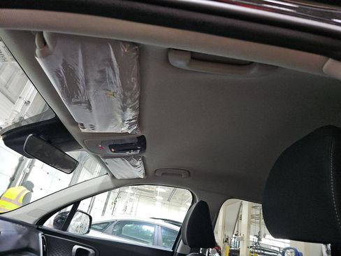 Used 2025 Kia Sorento LX image 14