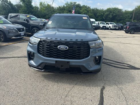 Used 2025 Ford Explorer ST-Line w/ ST-Line Street Pack AWD/4WD image 2