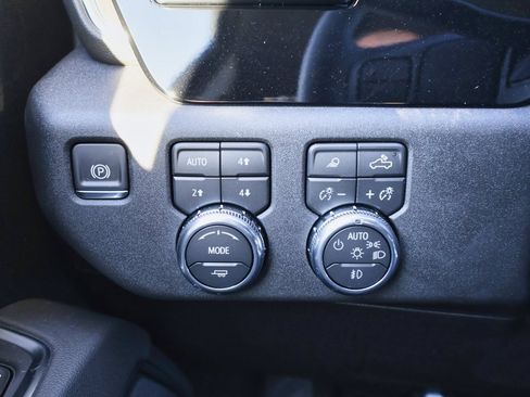 New 2026 GMC Sierra 2500 SLT w/ SLT Premium Package image 22