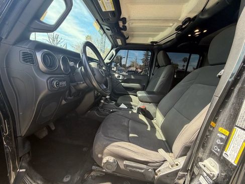 Used 2022 Jeep Gladiator Sport image 6