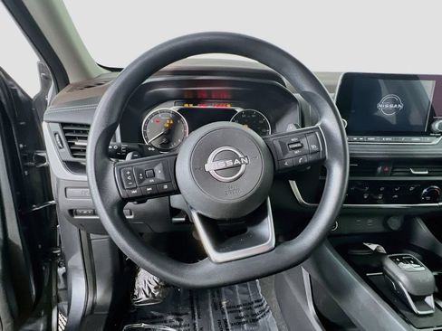 Used 2023 Nissan Rogue S AWD/4WD image 10