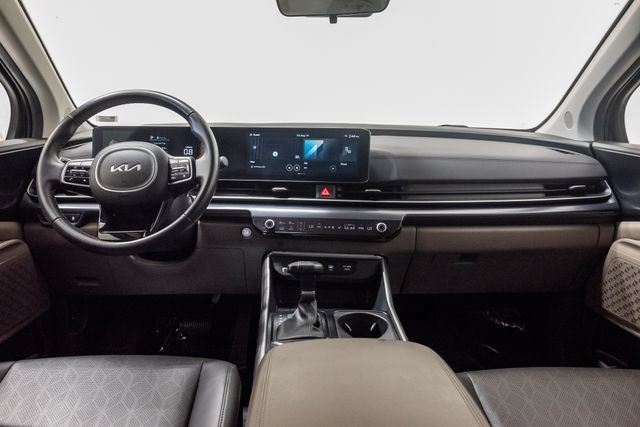 Certified 2025 Kia Carnival FWD image 24