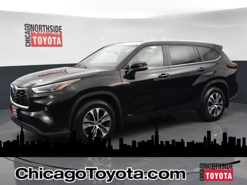 Used 2024 Toyota Highlander XLE image 1