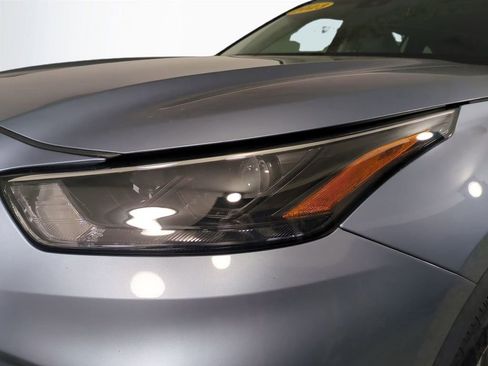 Used 2023 Toyota Highlander XLE FWD image 10