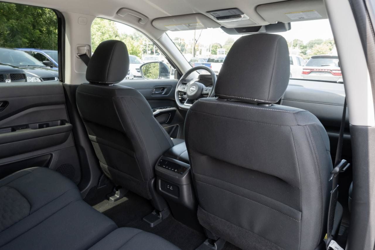 Used 2024 Nissan Pathfinder SV w/ Black Appearance Package AWD/4WD image 29