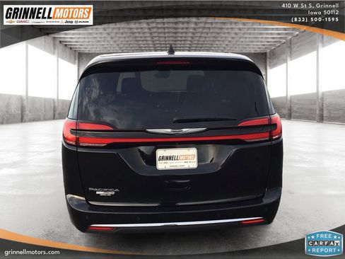 Used 2025 Chrysler Pacifica Select FWD image 6