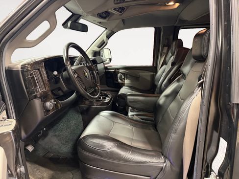 Used 2021 Chevrolet Express 2500 RWD image 10