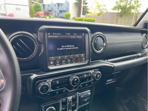 Used 2023 Jeep Gladiator Overland image 9