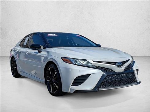 Used 2018 Toyota Camry XSE image 3