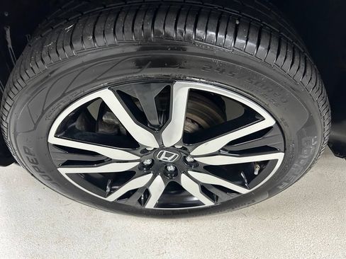 Used 2021 Honda Pilot Touring image 9