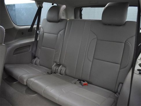 Used 2020 Chevrolet Suburban Premier w/ Premier 6.2L Value Package image 27